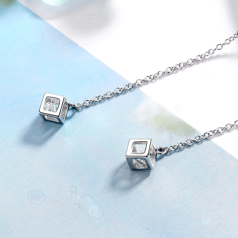 Women's earrings with elegant square pendant and shimmering zirconia Fashion Glam