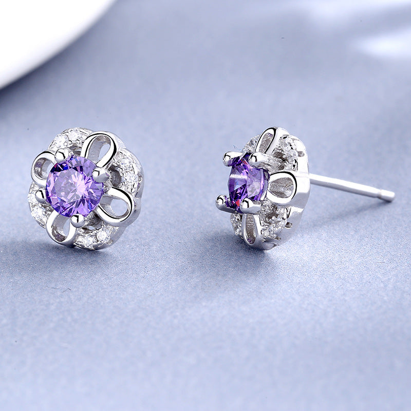 Women's stud earrings with delicate flower design and sparkling crystals Fashion Glam