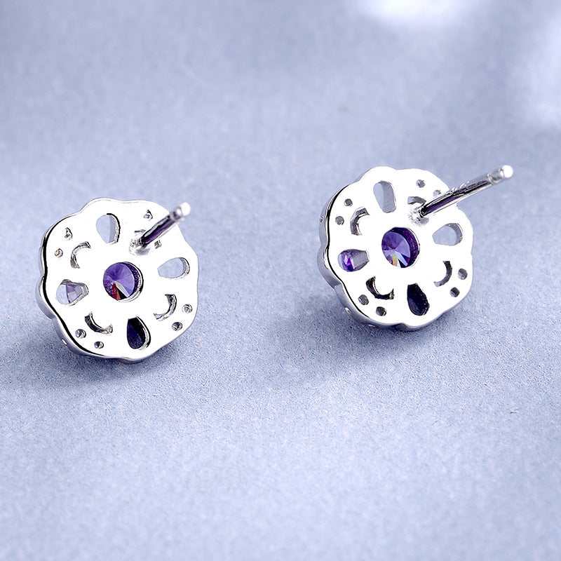 Women's stud earrings with delicate flower design and sparkling crystals Fashion Glam
