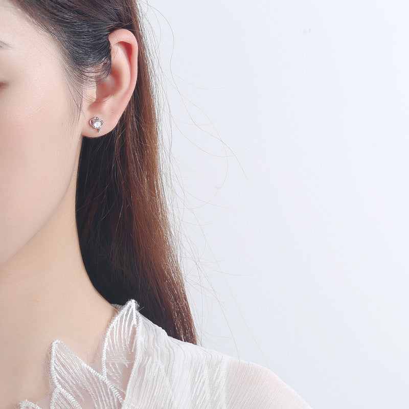 Women’s stud earrings with stylish heart design and sparkling crystals Fashion Glam