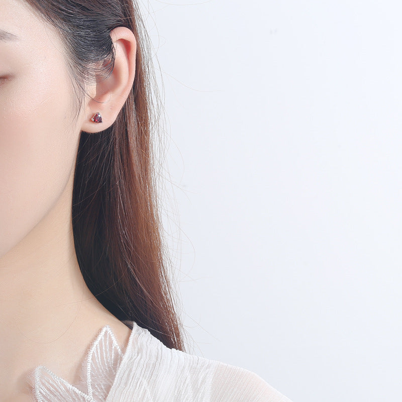 Women's earrings with sparkling heart accents made of high-quality stainless steel Fashion Glam