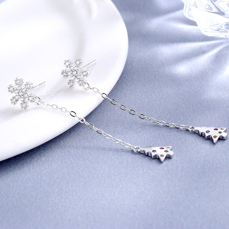 Women’s earrings with sparkling snowflake pendant and chain embellishment Fashion Glam