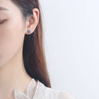 Women's stud earrings with delicate flower design and sparkling crystals Fashion Glam