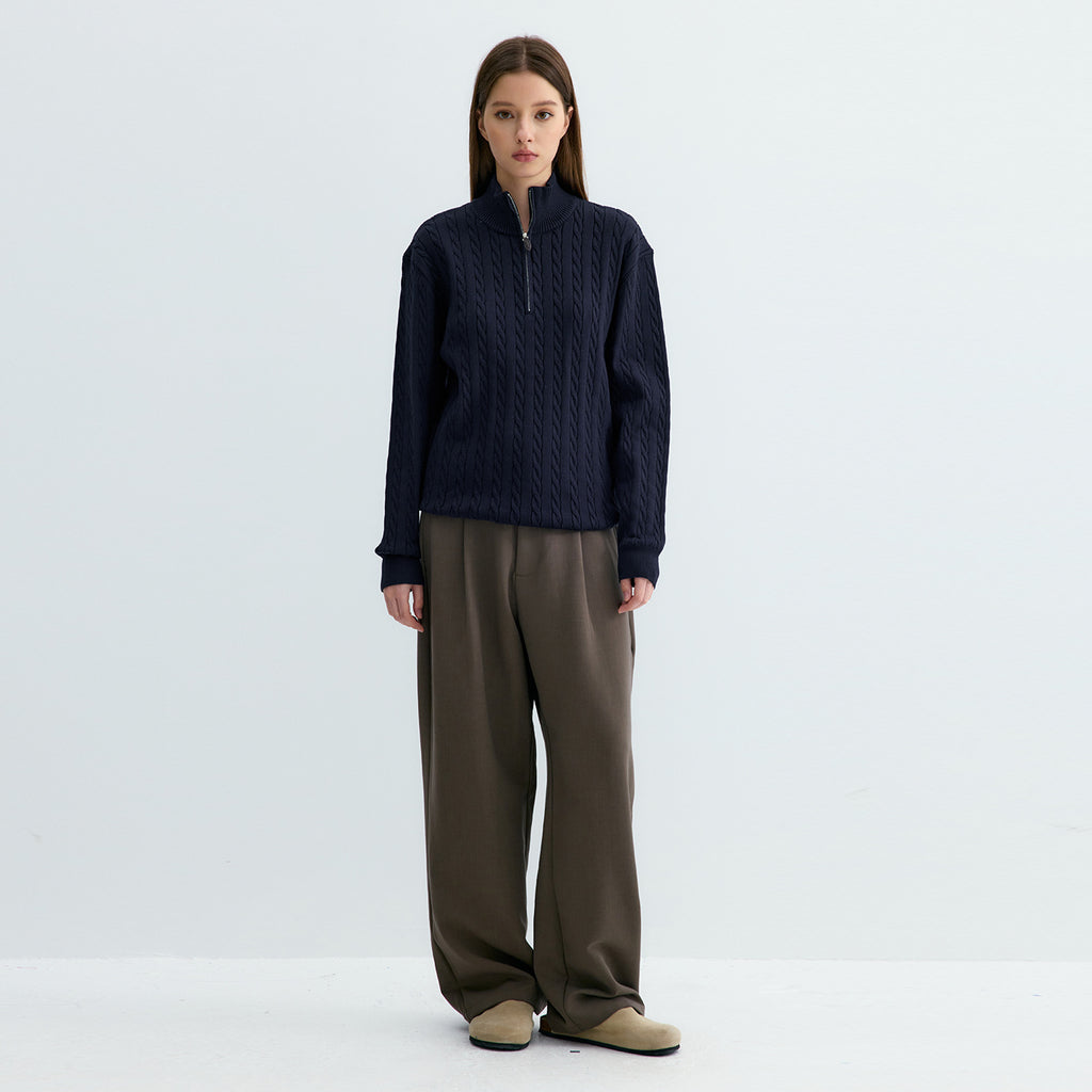 Classic knitted sweater with cable pattern and zipper