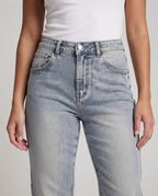 Women's Straight Cut High-Waist Denim Jeans with Soft Used Wash Fashion Glam