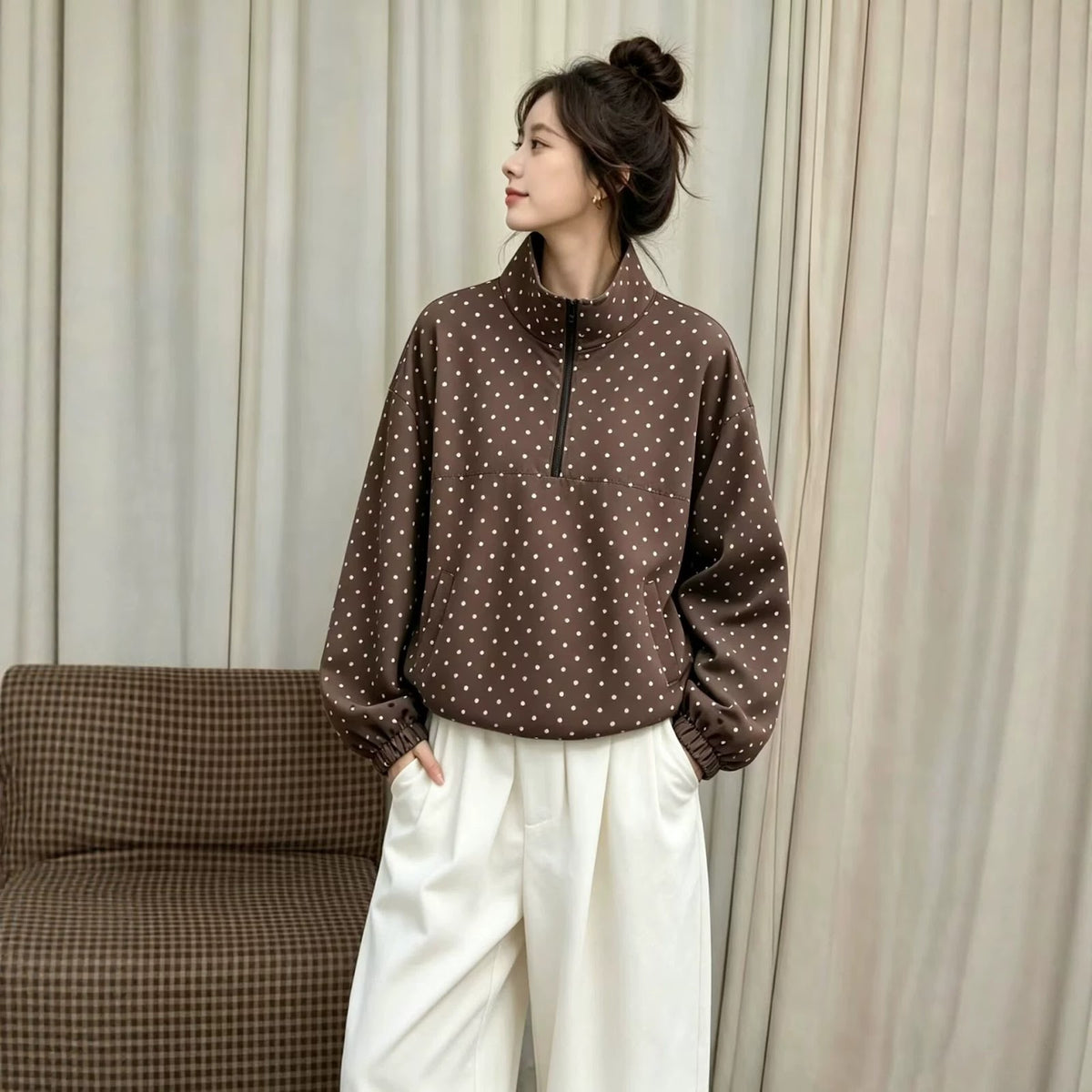 Unisex sweatshirt with stand-up collar and dot pattern