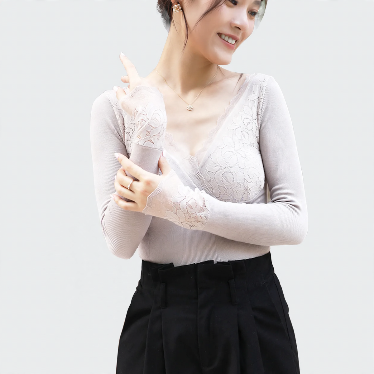 Women's thermal underwear set with lace details