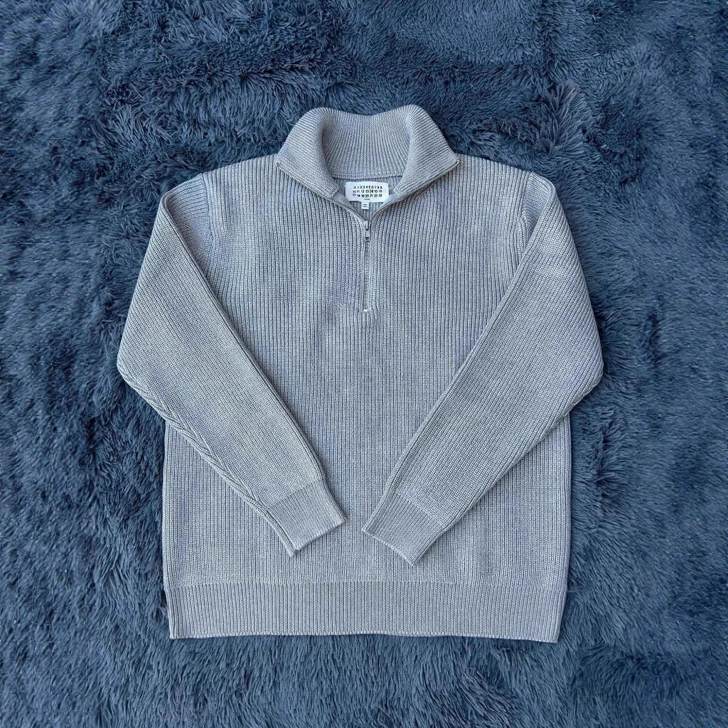 Unisex knitted pullover with zipper