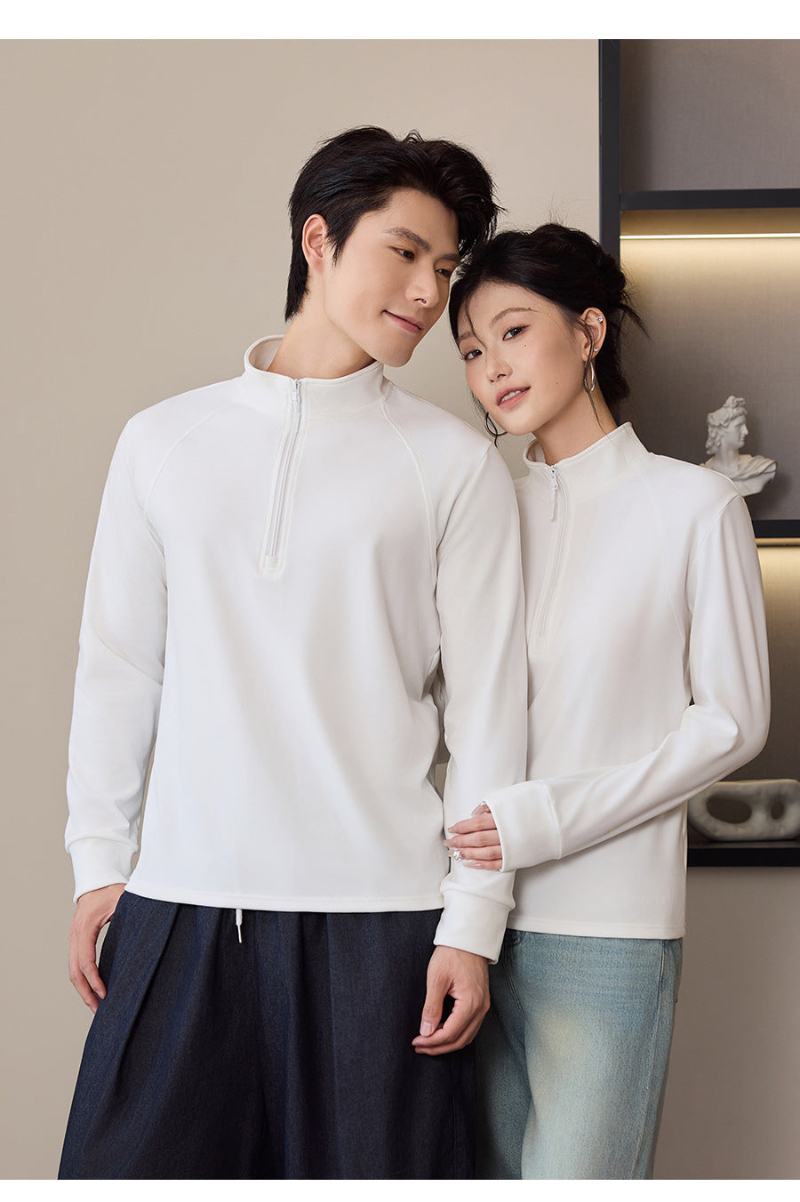 Unisex sweatshirt with zipper and fleece lining