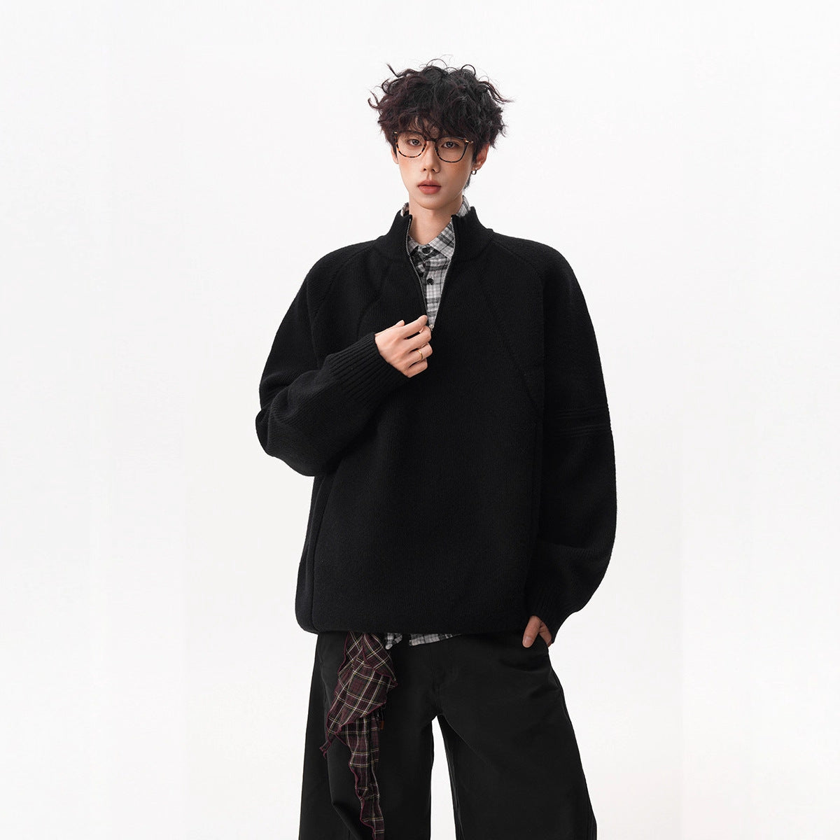 Unisex knitted pullover with stand-up collar and zipper