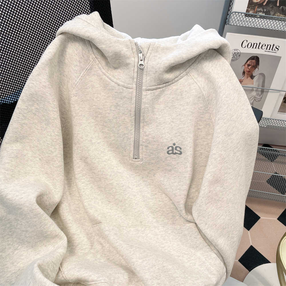 Vintage hoodie with half zipper