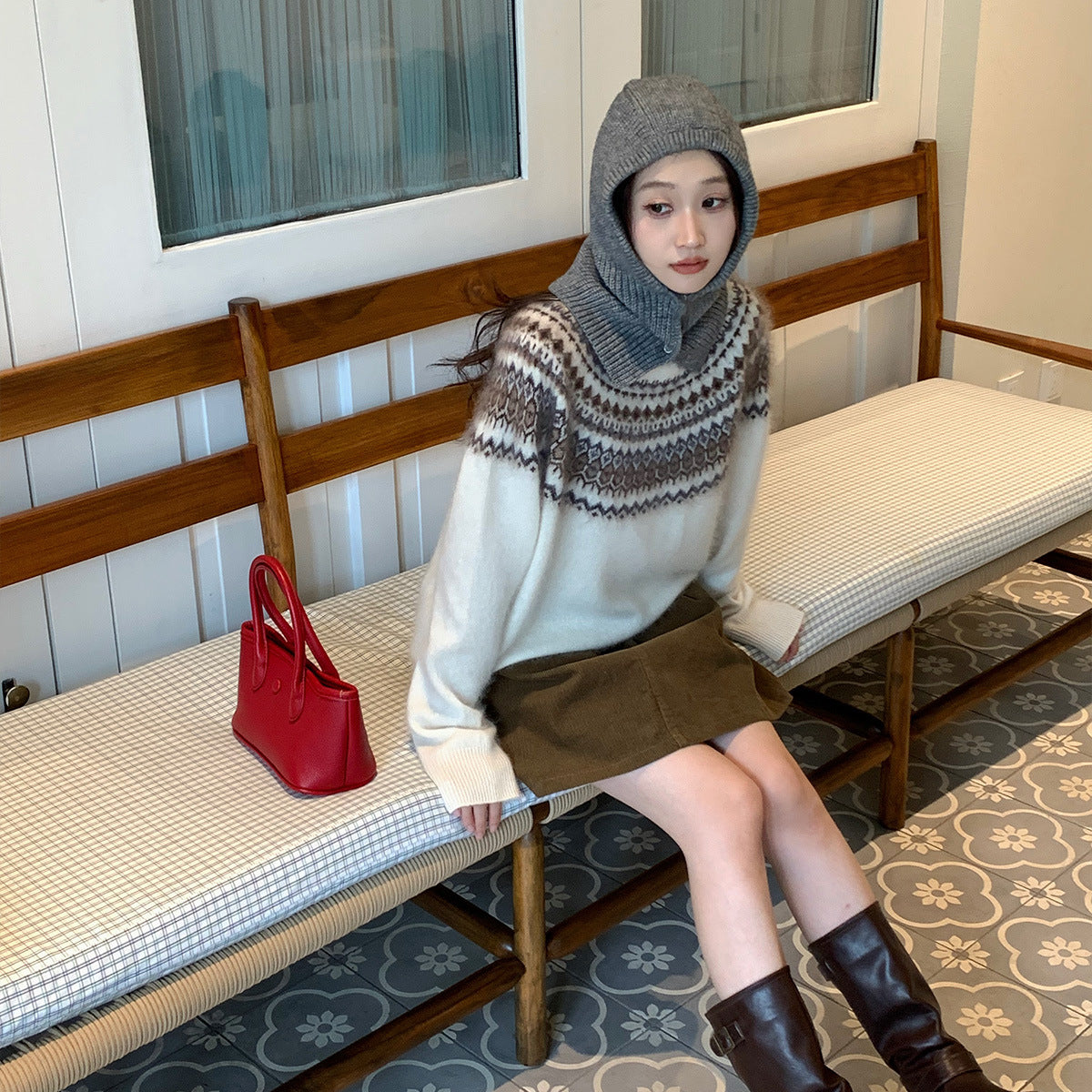 Women's wool sweater with zipper and jacquard pattern