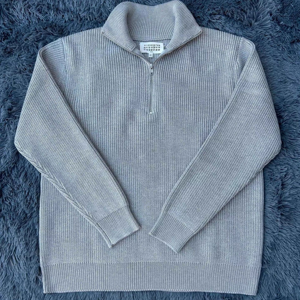 Stylish knitted sweater with zipper