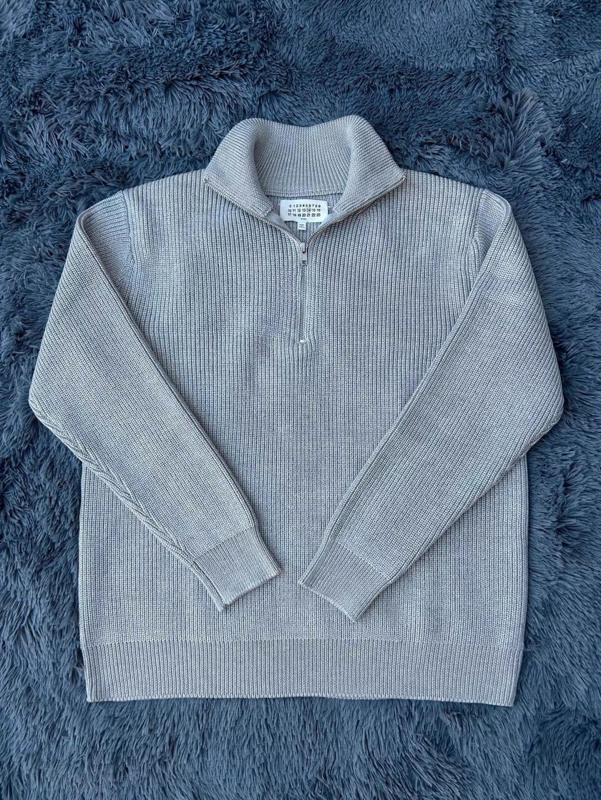 Unisex knitted pullover with zipper