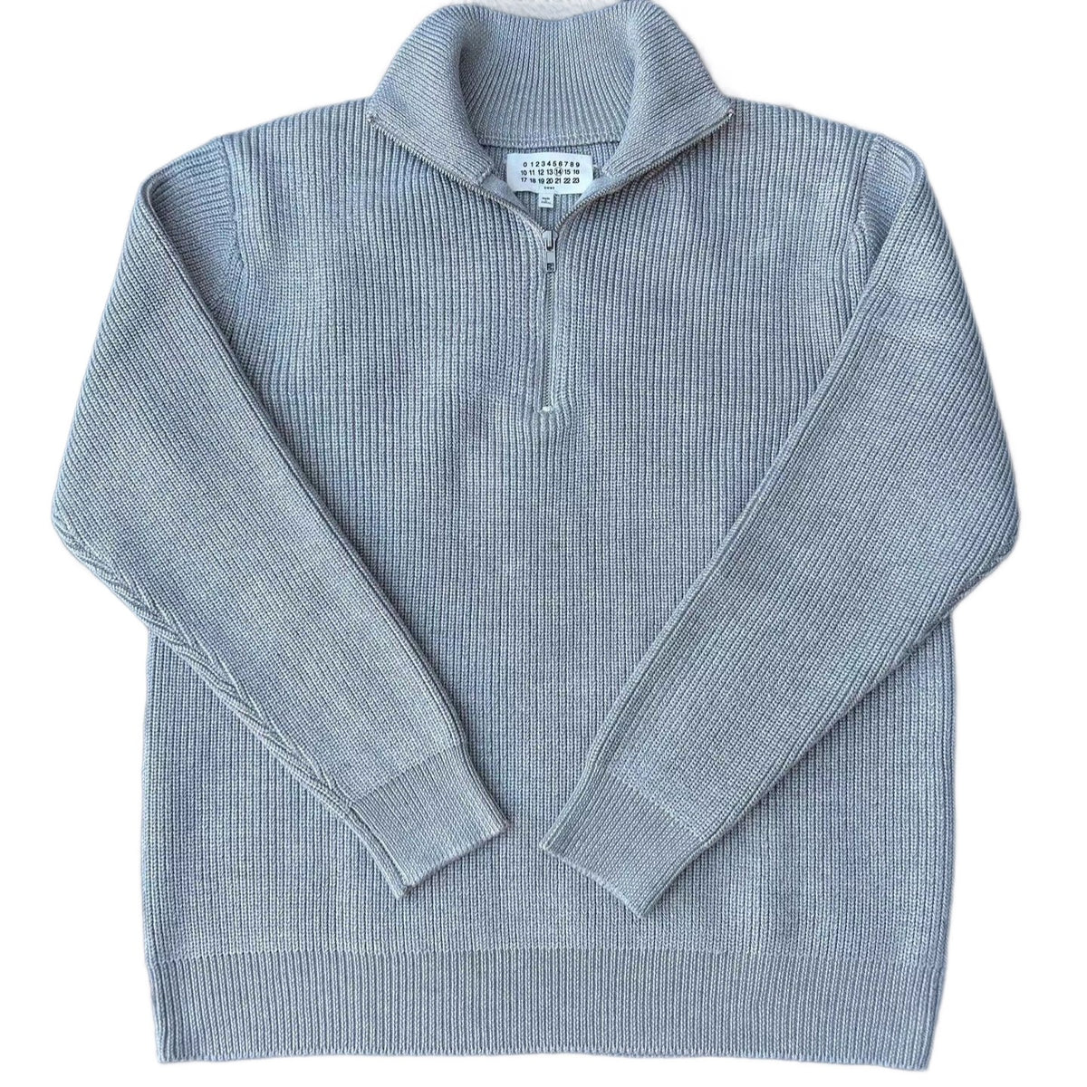 Stylish knitted sweater with zipper