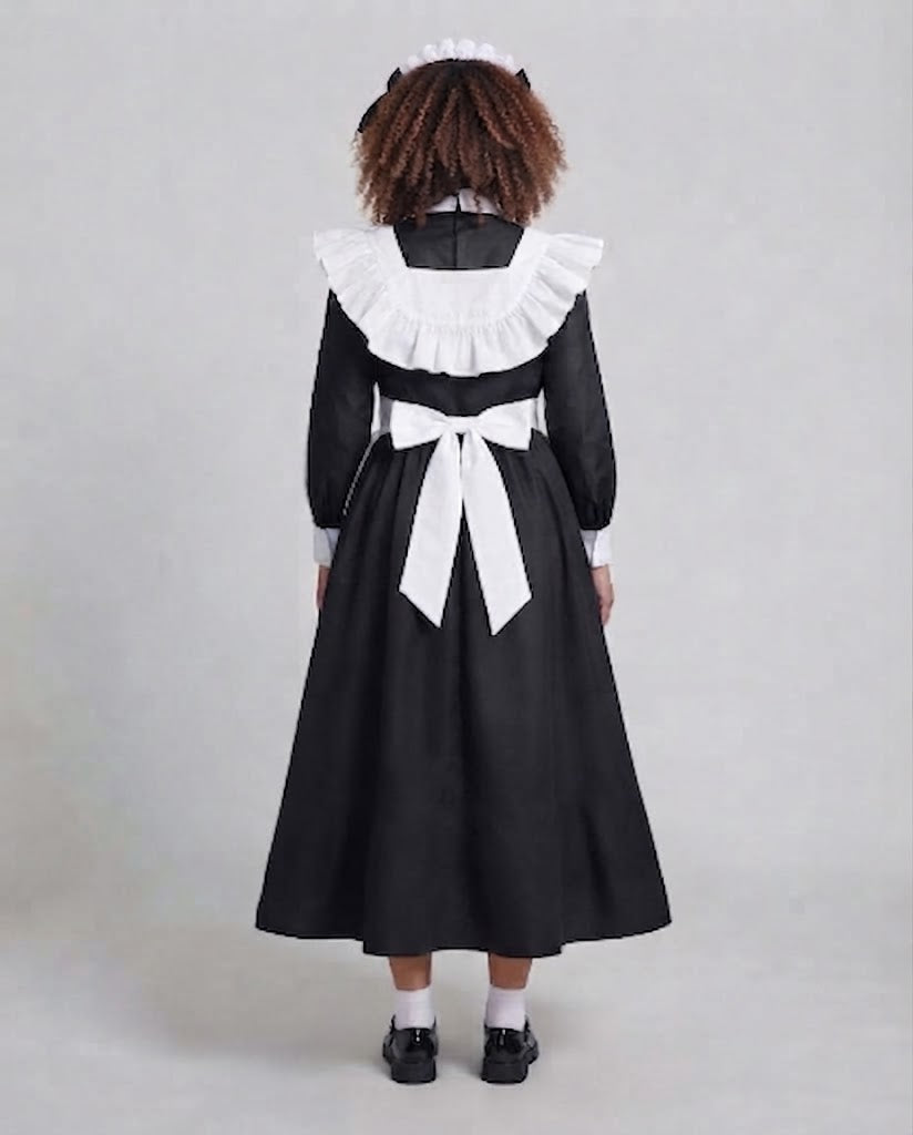 Women's costume dress with ruffle details and elegant accessories Fashion Glam
