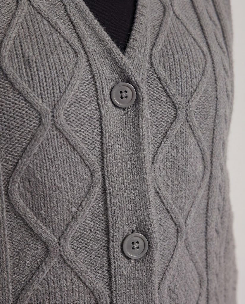 Women's Boxy Knit Vest with Diamond Pattern, V-neck and Wooden Buttons Fashion Glam