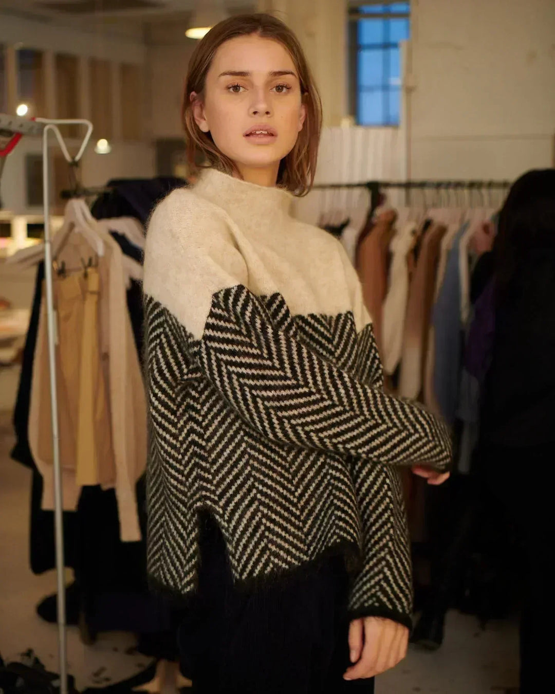 ADELAIDE– MODERN PATTERNED TURTLENECK SWEATER