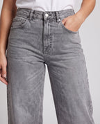 Ladies High-Waist wide Denim Jeans with straight leg and vintage wash Fashion Glam
