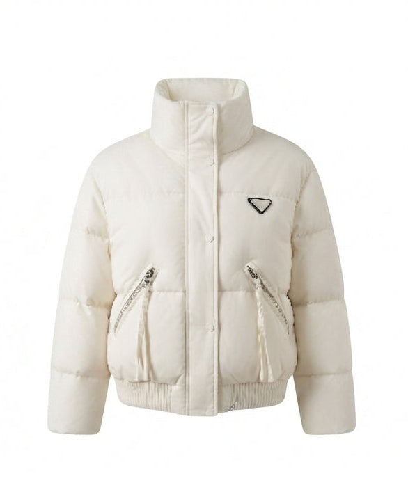 Women's short quilted travel quilted jacket with high closing stand-up collar, tailored ribbed hem and zippered pockets