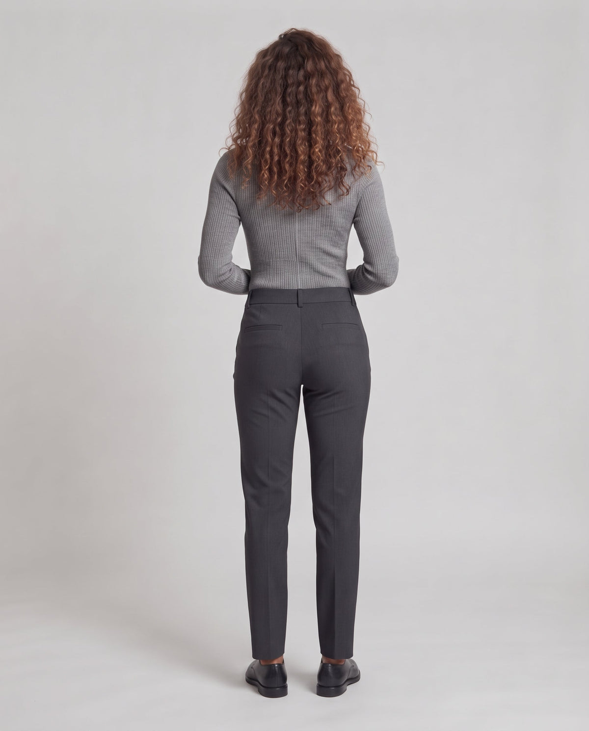 Women's fine rib long-sleeve shirt with button placket and body-hugging silhouette Fashion Glam