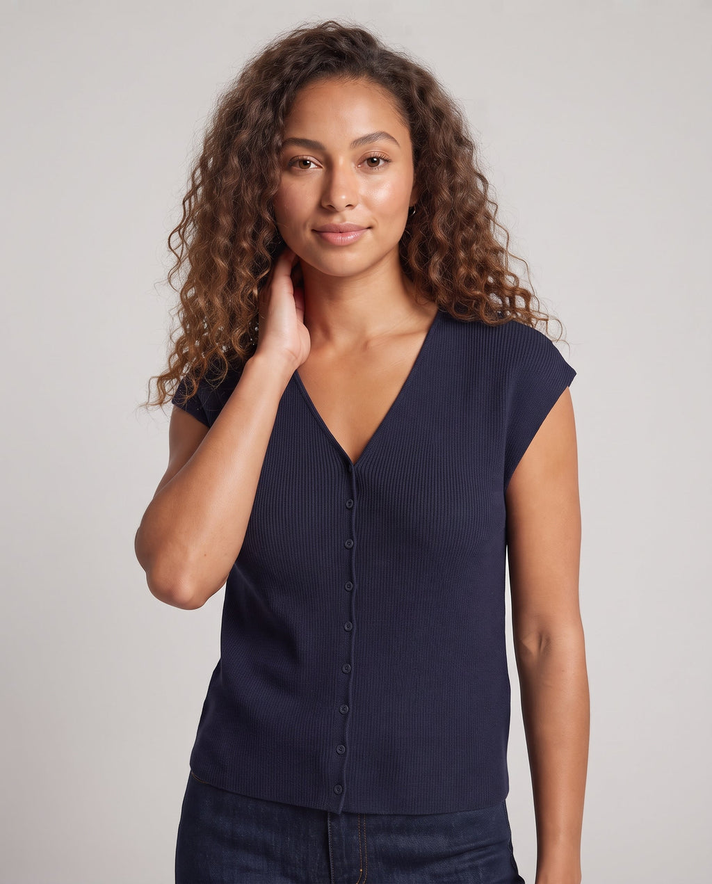 Women's Sleeveless Ribbed Knit Cardigan in Boxy Cut with Moderate V-Neck Fashion Glam