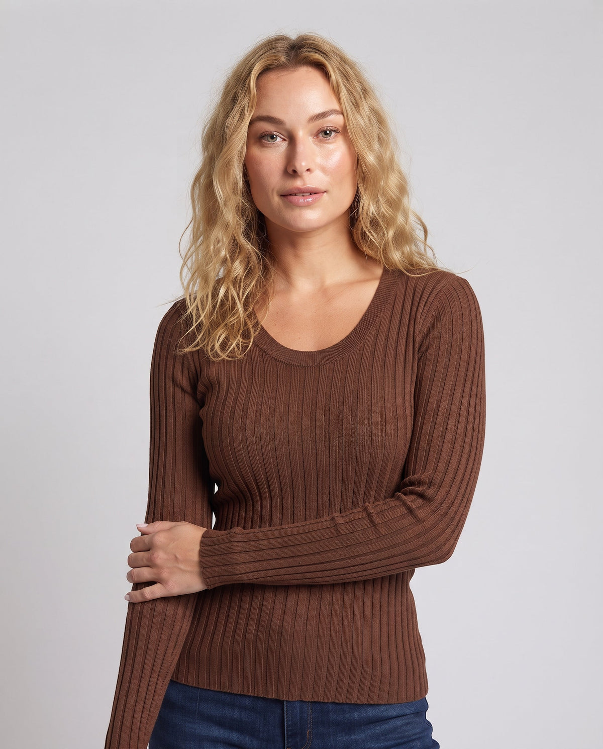 Women's fine knit sweater with ribbed texture and V-neck Fashion Glam