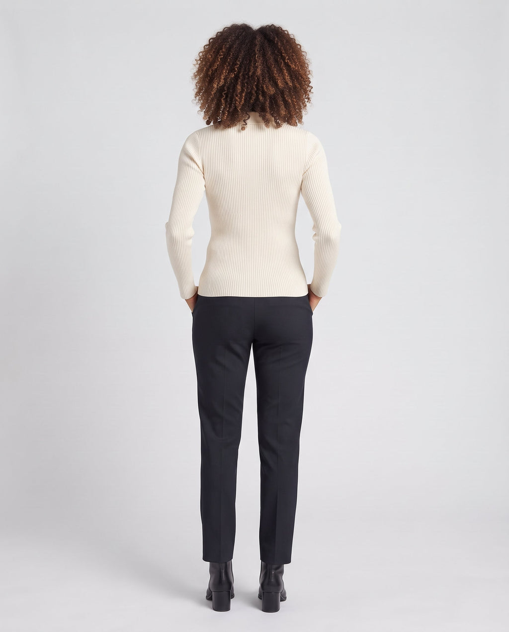 Women's fitted ribbed fine knit pullover with V-neck and polo collar Fashion Glam