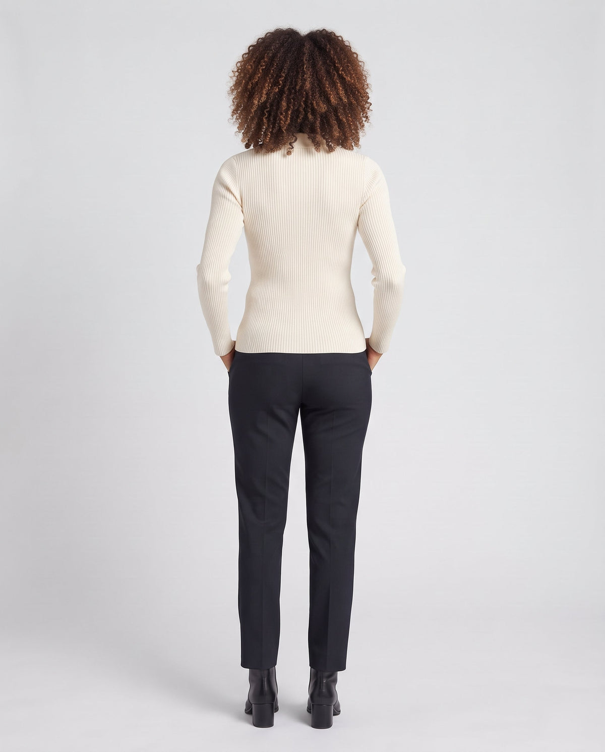 Women's fitted ribbed fine knit pullover with V-neck and polo collar Fashion Glam