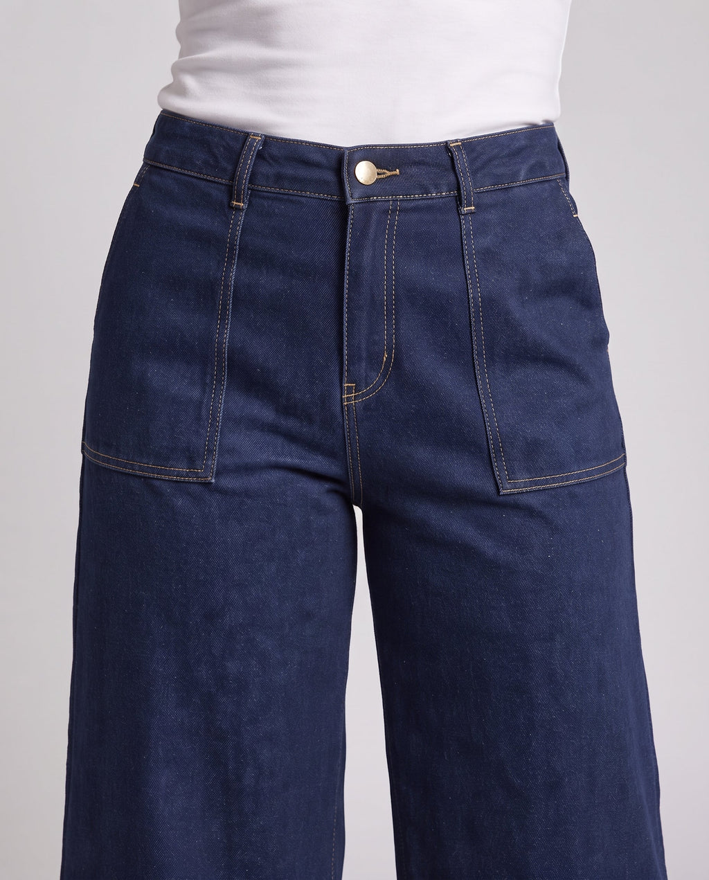 Women High-Waist Jeans-Culotte with Wide Leg and Patch Pockets Fashion Glam