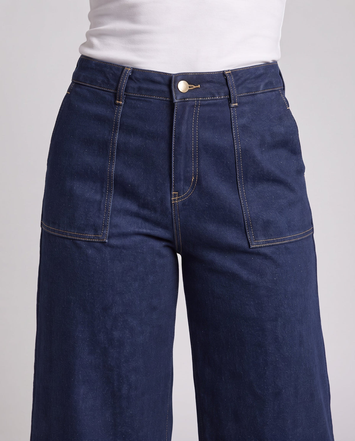 Women High-Waist Jeans-Culotte with Wide Leg and Patch Pockets Fashion Glam