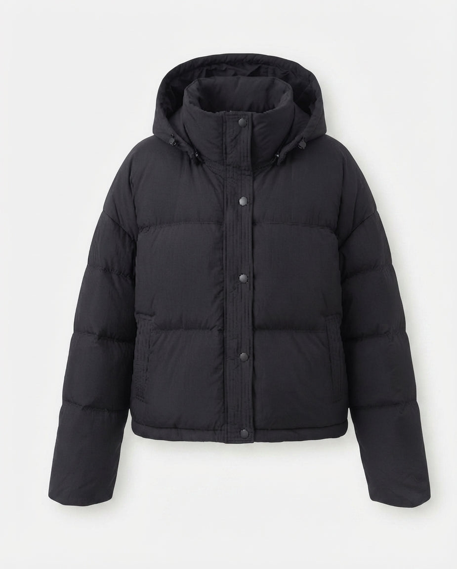Women's compact quilted jacket with extra voluminous hood and concealed snap button placket