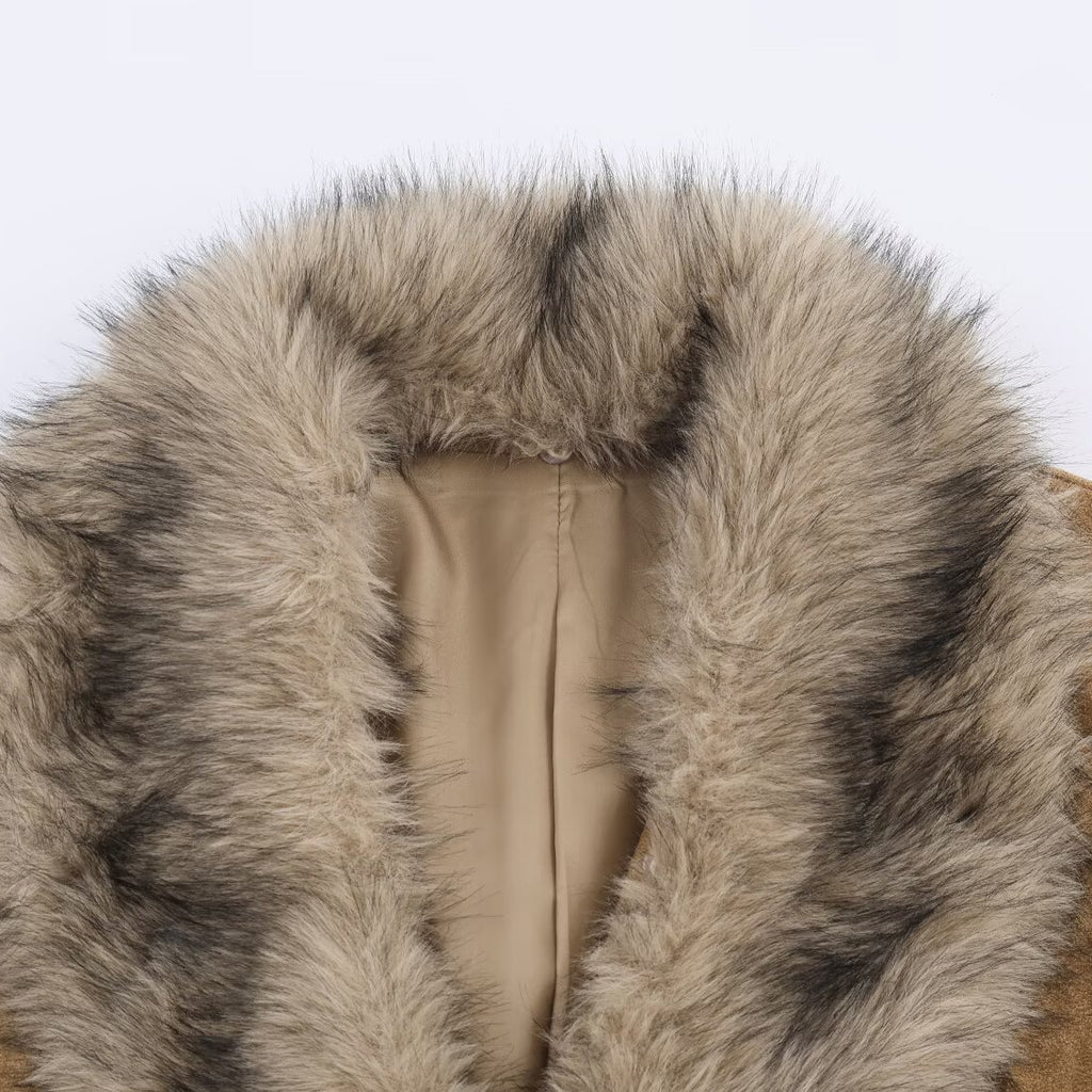 Women's short jacket made of faux suede with voluminous faux fur collar and fur cuffs Fashion Glam