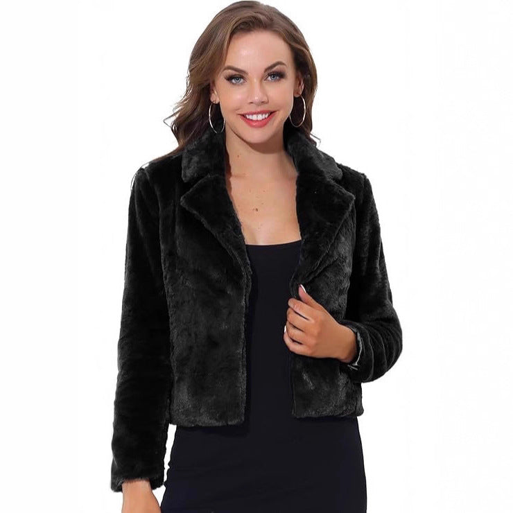Women’s short jacket made of velvet faux fur with a notched collar and figure-flattering cropped cut Fashion Glam
