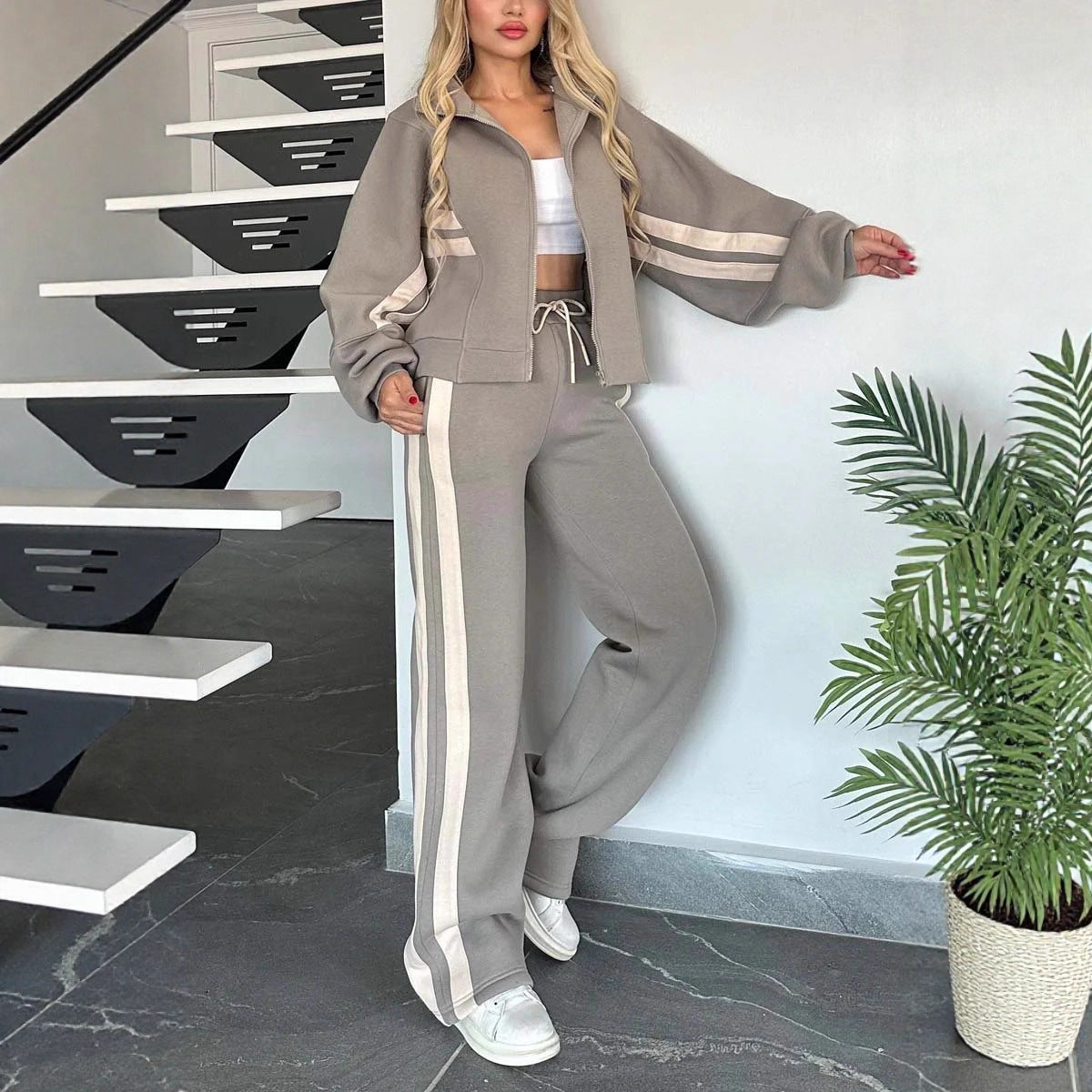Women Two-Piece Sweat Set with Zipper Jacket and High-Waist Relaxed Jogging Pants Fashion Glam
