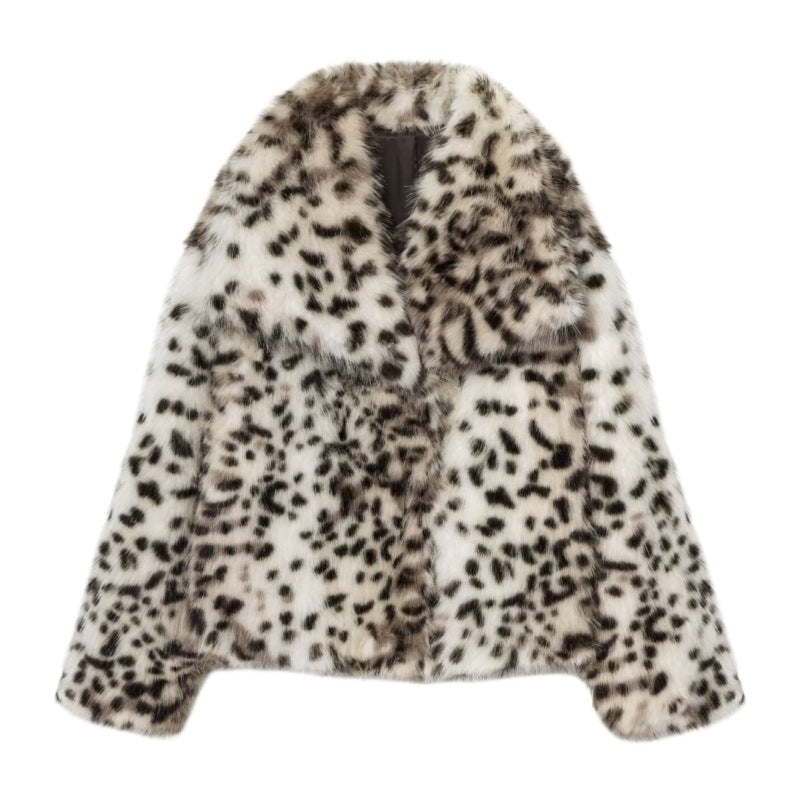 Women's short jacket made of faux fur in snow leopard print with wide lapels Fashion Glam