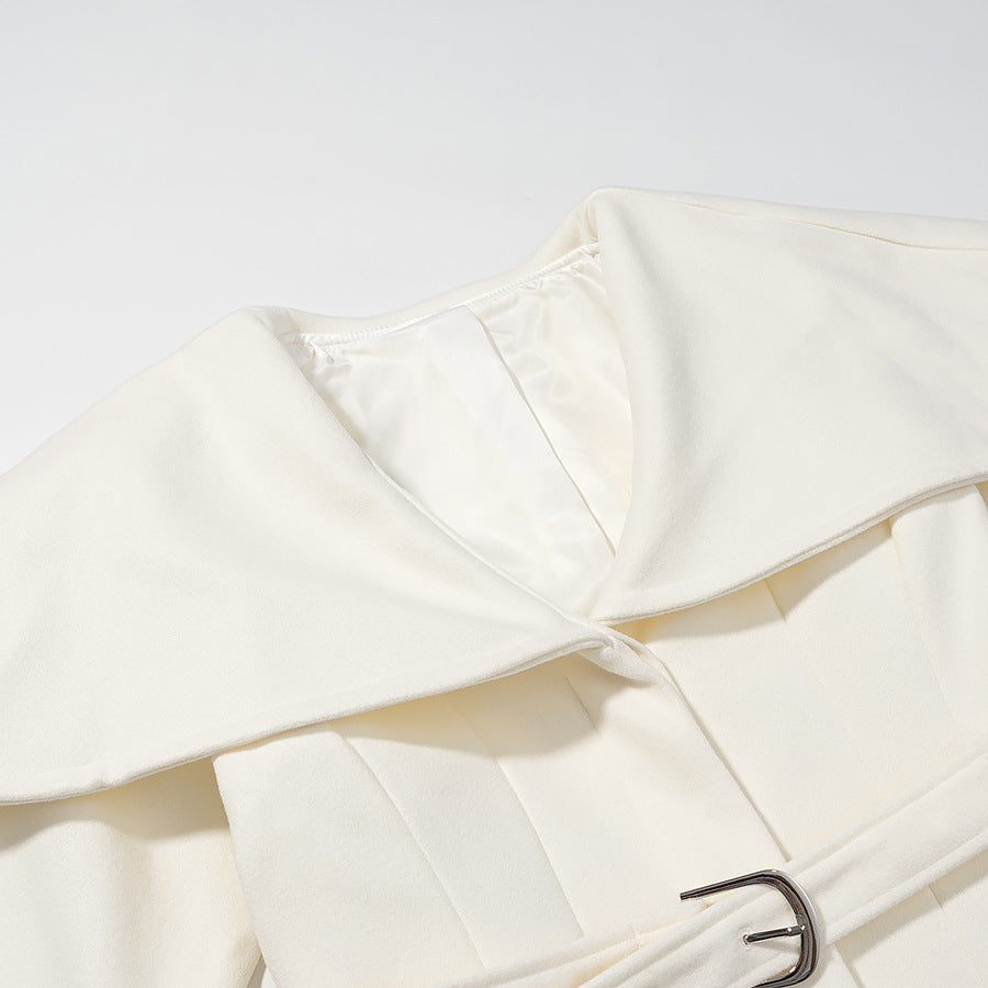 Women’s coat with oversized cape collar and fitted belt Fashion Glam