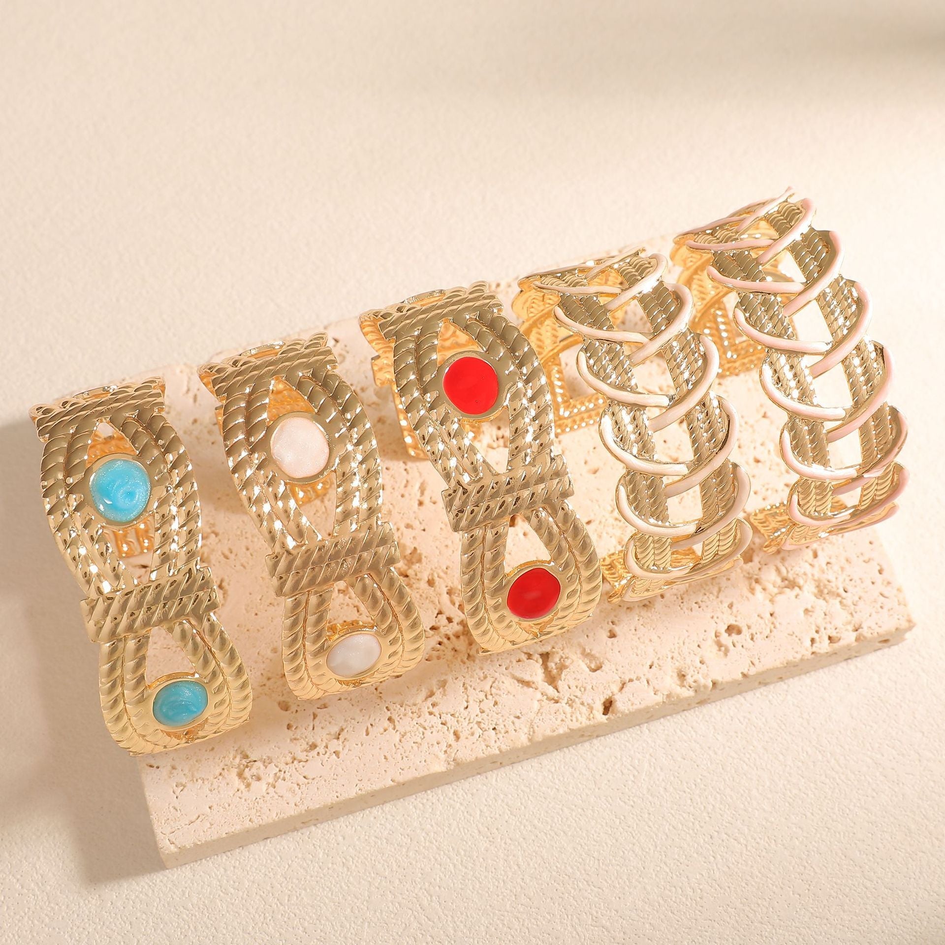 Women Open Bangle with Artistic Braiding Pattern Fashion Glam