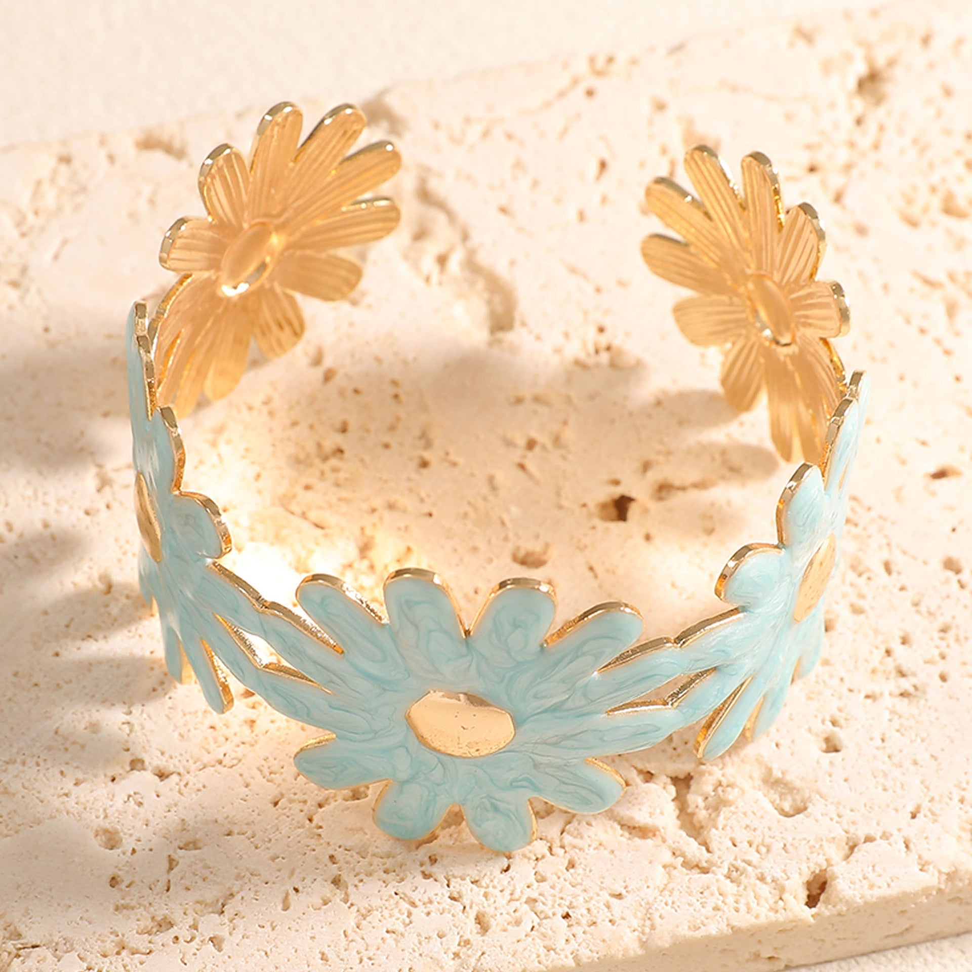 Women's bangle with floral flower pattern Fashion Glam