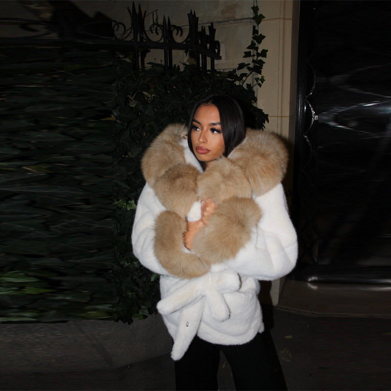 Ladies short coat made of luxurious faux fur with quilted inner lining, hood collar and waist belt Fashion Glam