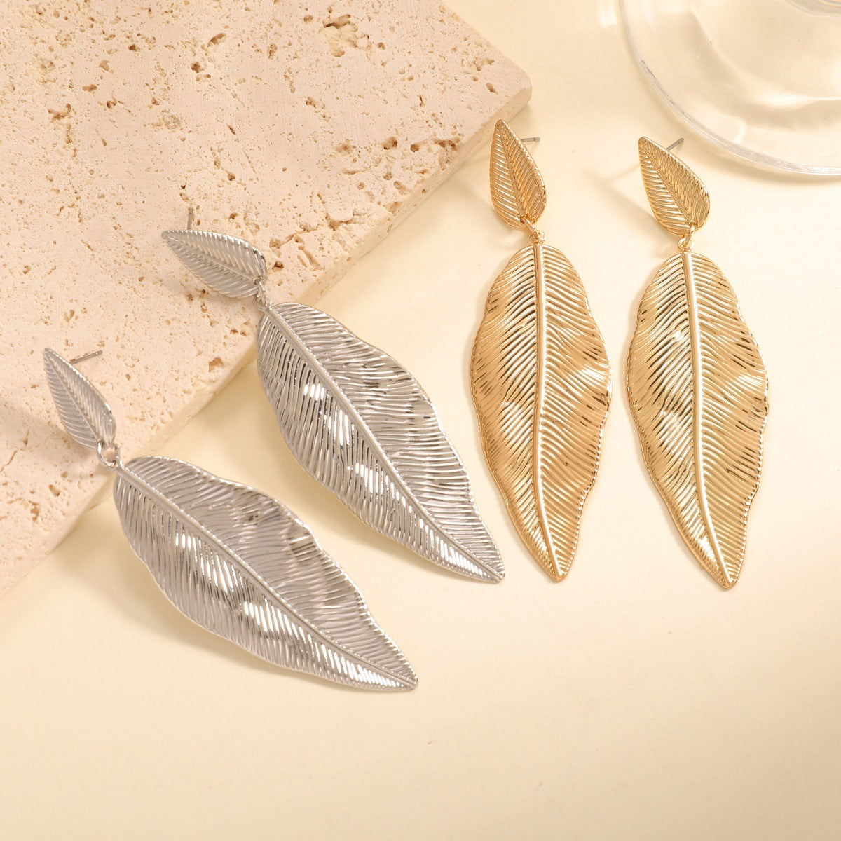 Women's Hanging Earrings in Elegant Leaf Design Fashion Glam