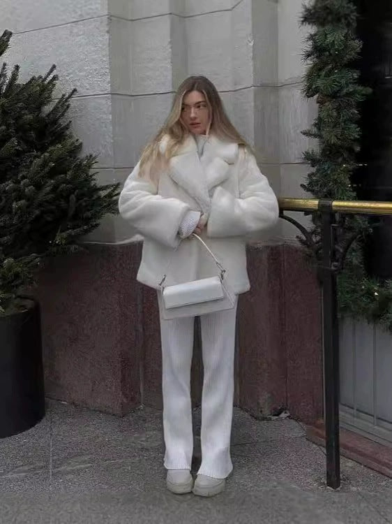Women's short coat made of vegan high-pile with voluminous shawl collar and boxy silhouette Fashion Glam