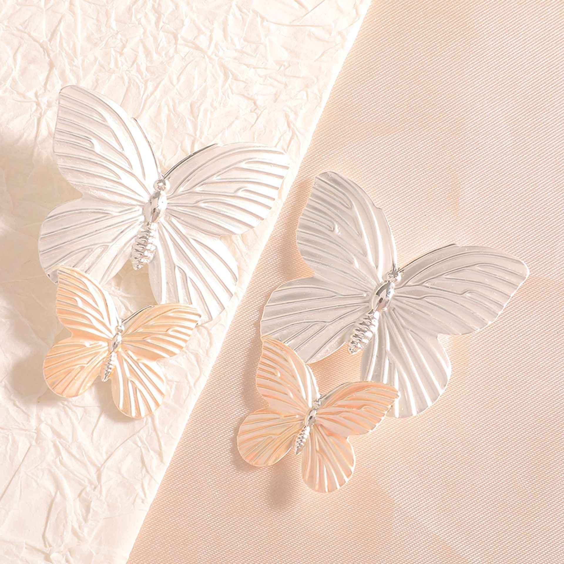 Ladies' brooches in elegant butterfly design Fashion Glam