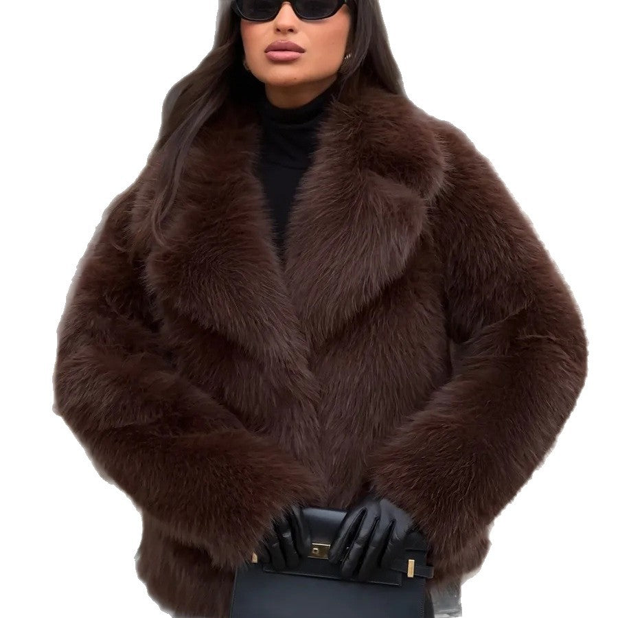 Ladies short coat made of luxurious high-pile faux fur with boxy silhouette and wide lapels Fashion Glam