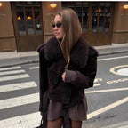 Ladies short-cut aviator jacket made of lambswool imitation with oversized fur collar and boxy silhouette Fashion Glam