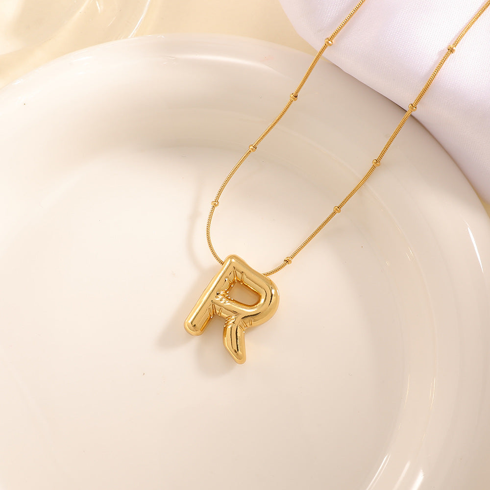 Women's necklace with curved letter pendant Fashion Glam