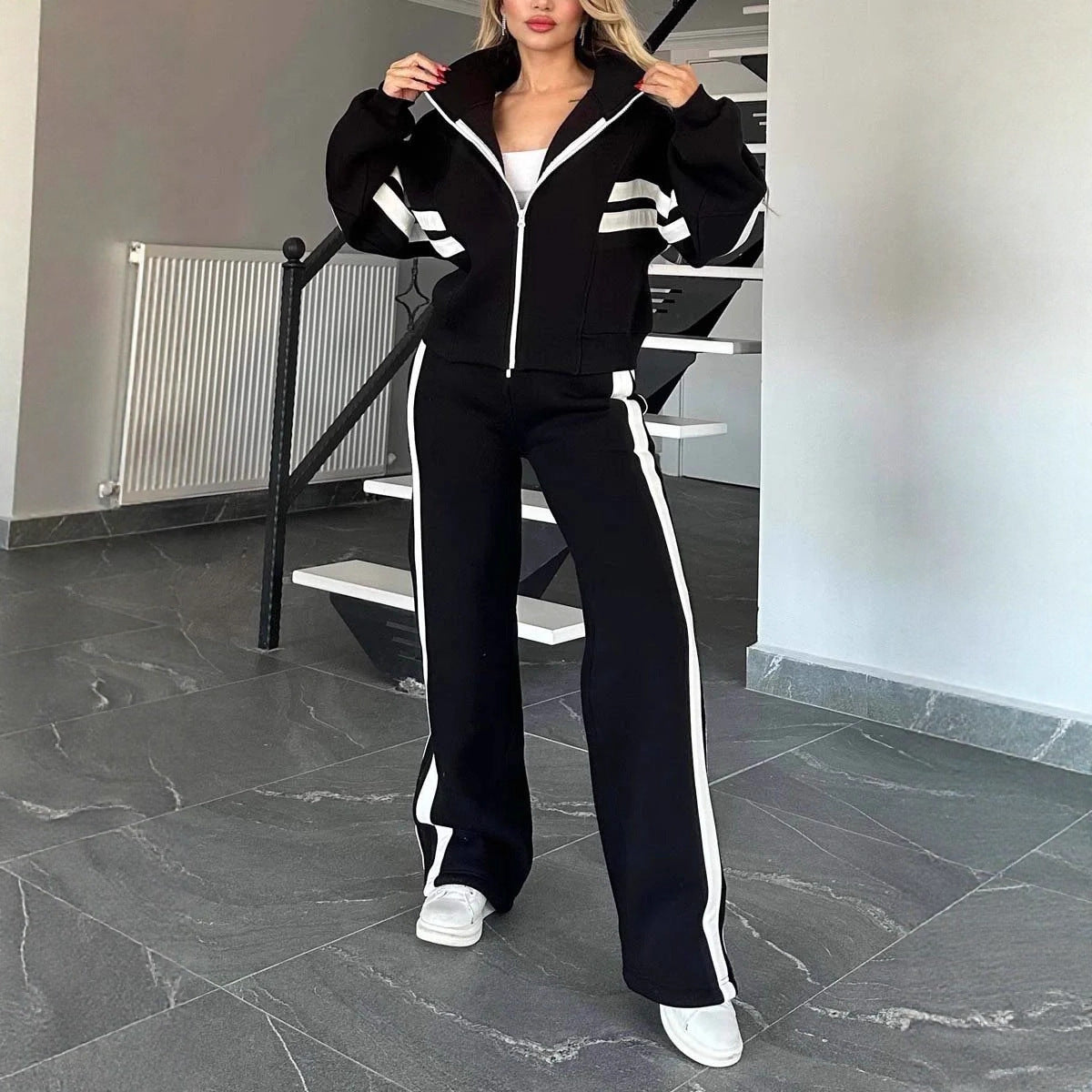 Women Two-Piece Sweat Set with Zipper Jacket and High-Waist Relaxed Jogging Pants Fashion Glam