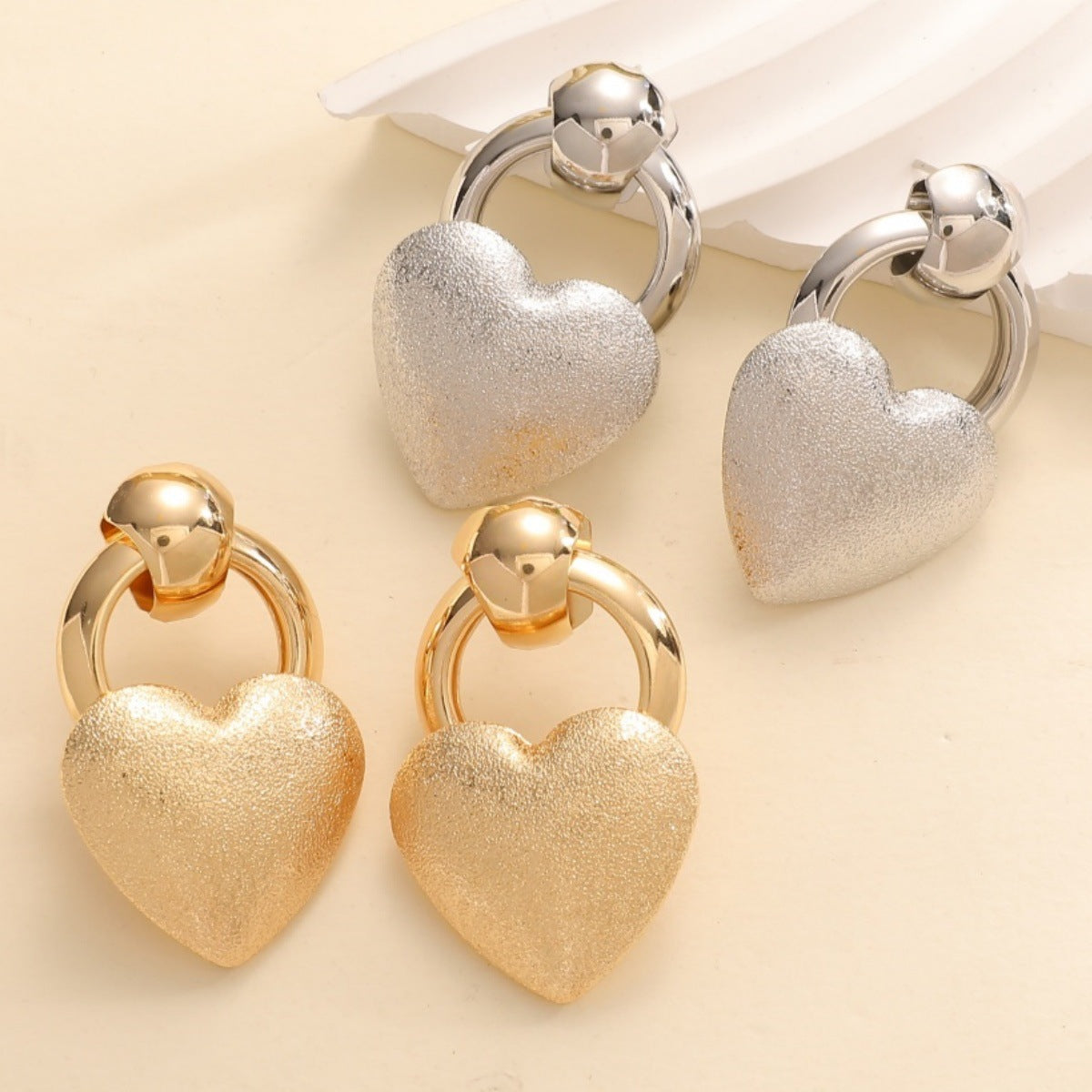 Ladies earrings in elegant heart design Fashion Glam