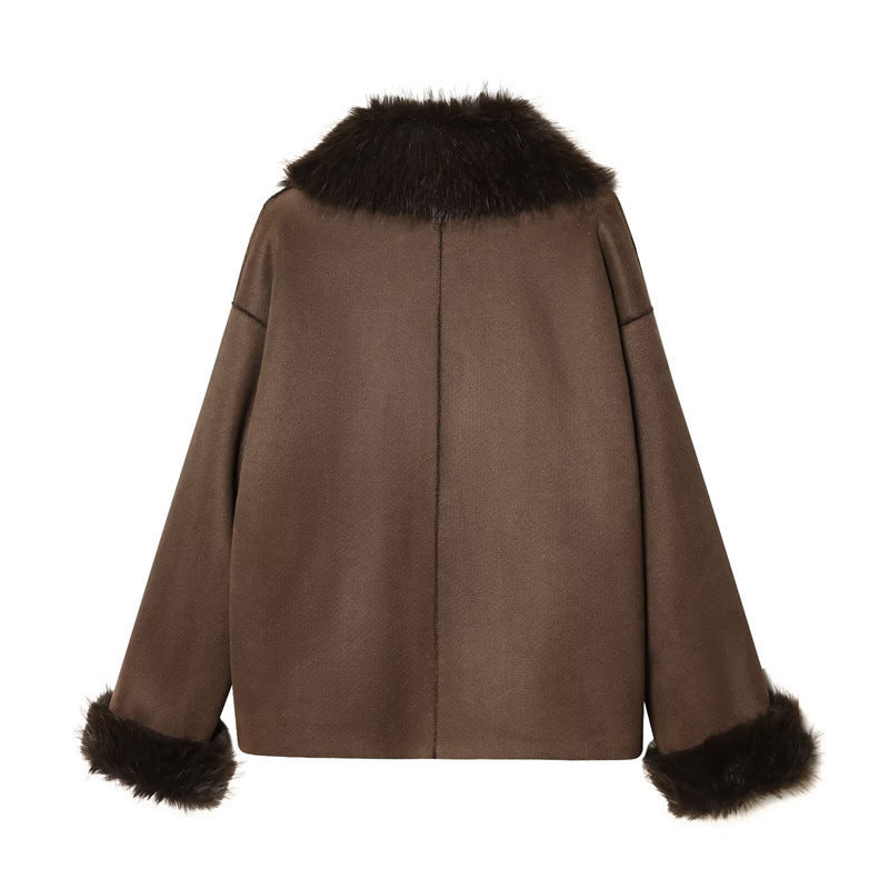 Women’s short jacket in lambskin look with voluminous fur collar and shortened sleeves Fashion Glam