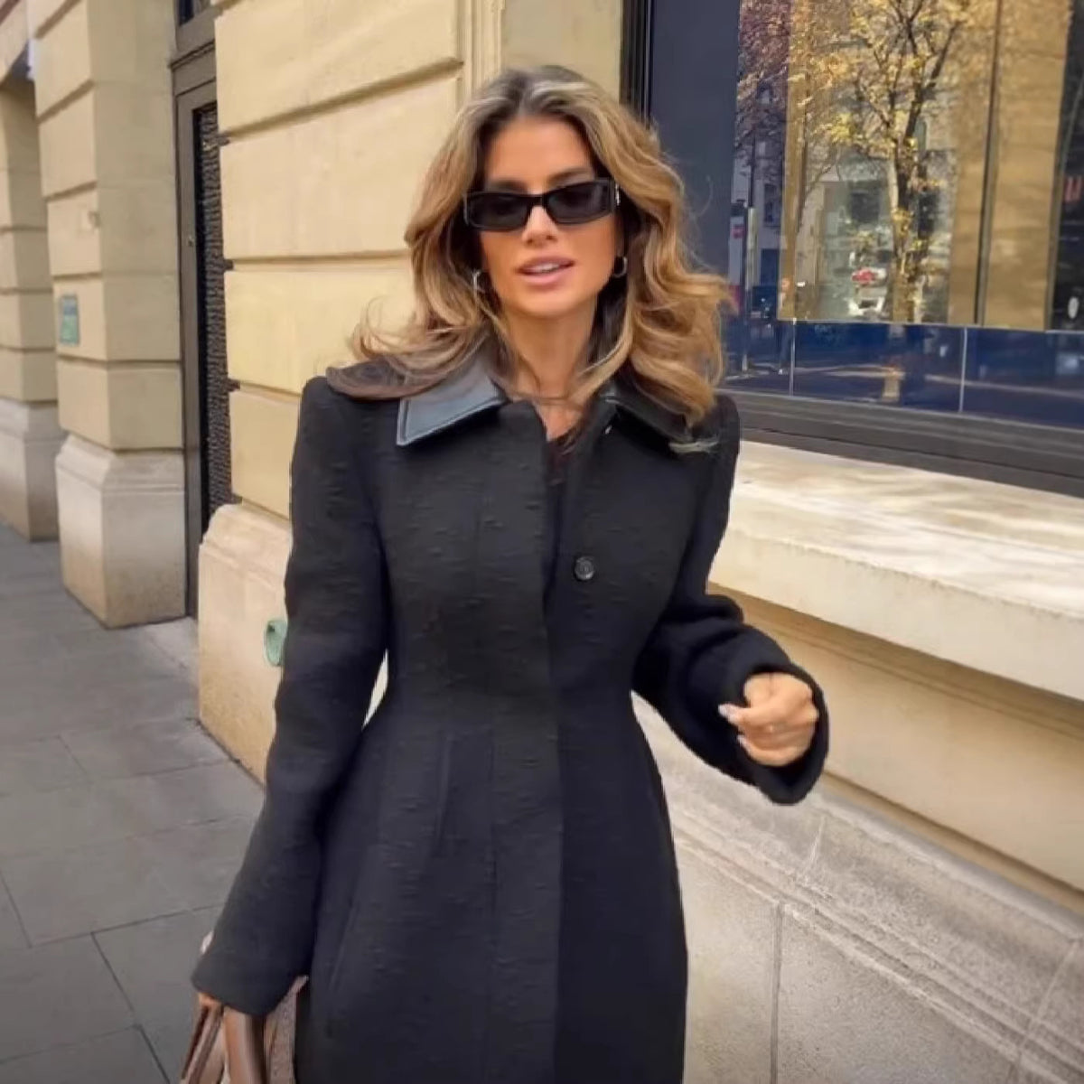 Ladies Tailored Long Coat with Contrasting Shirt Collar and Figure-Shaping Cut Fashion Glam